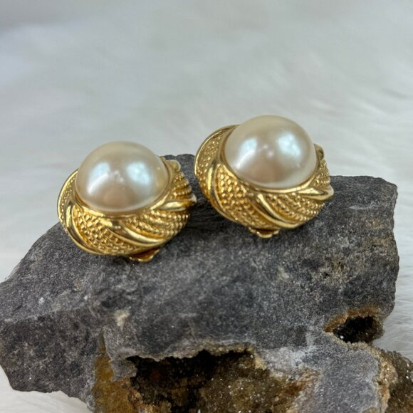 Vintage Heavy Gold Tone & Faux Pearl Clip On Earrings Textured Swirl Classic - Picture 6 of 8